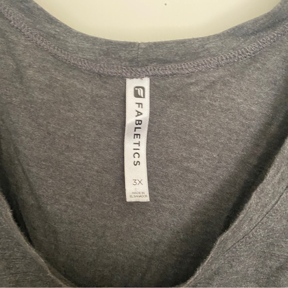Fabletics scoop neck tee - Picture 2 of 4